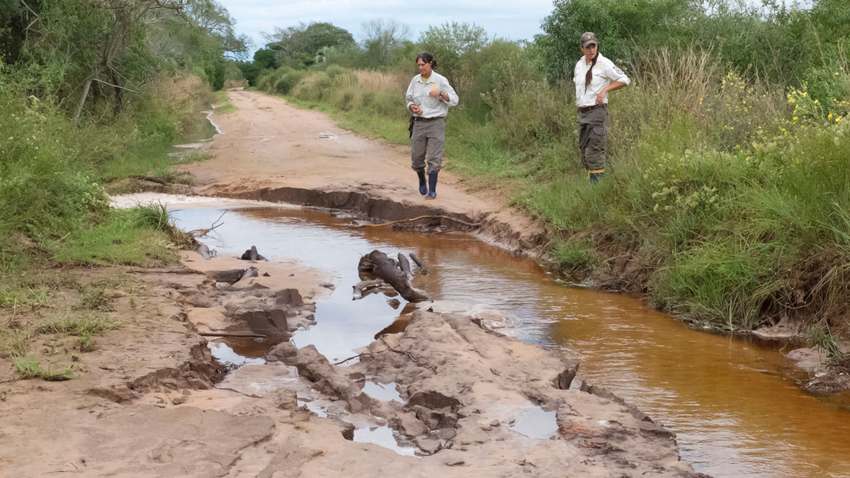 Parque nacional Mburucuyá inundación temporal camino cortado guardaparques