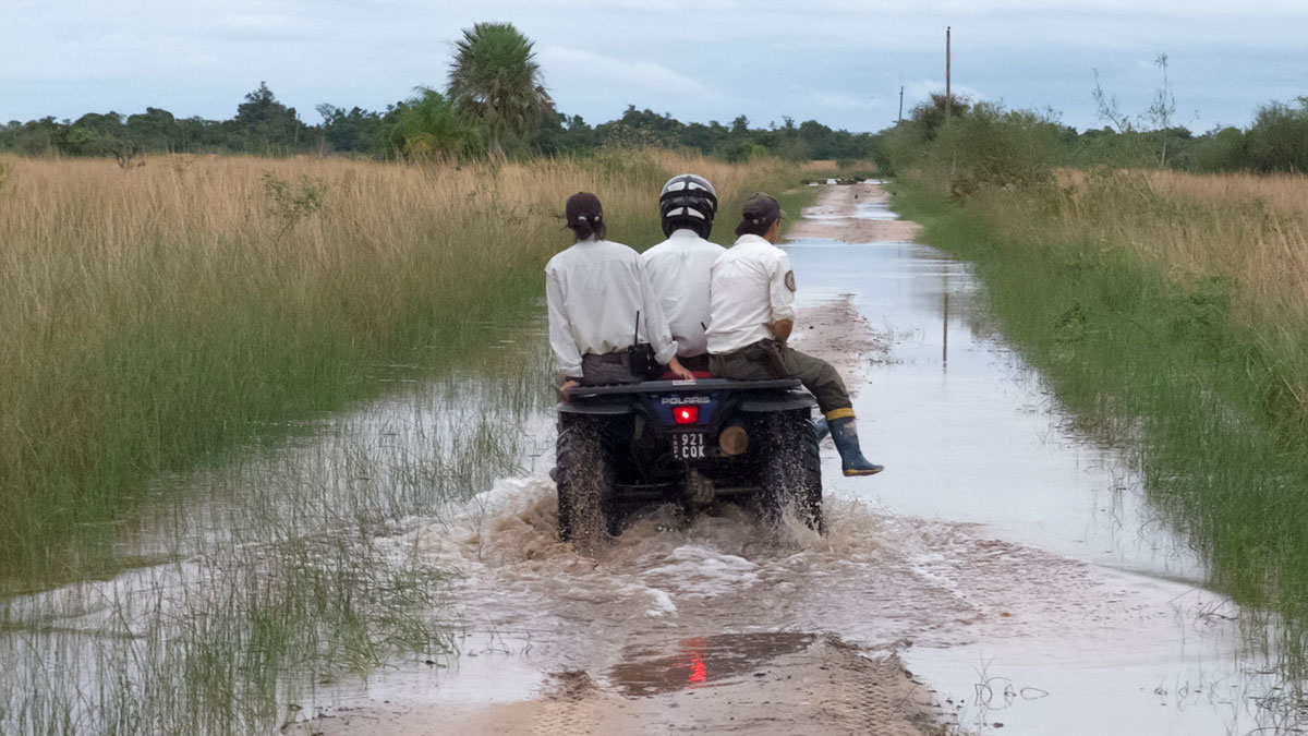 Parque nacional Mburucuyá inundación guardaparques quad