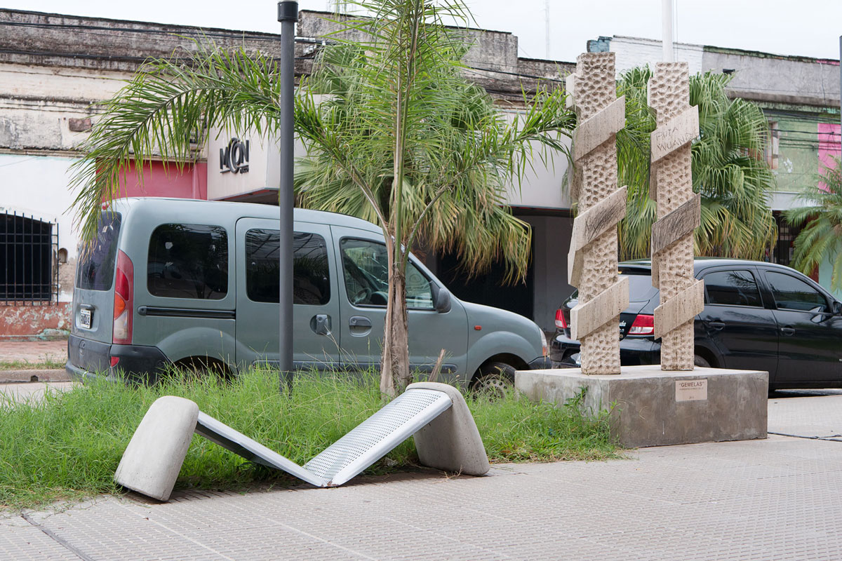 Resistencia chaco argentina escultura gemelas banco
