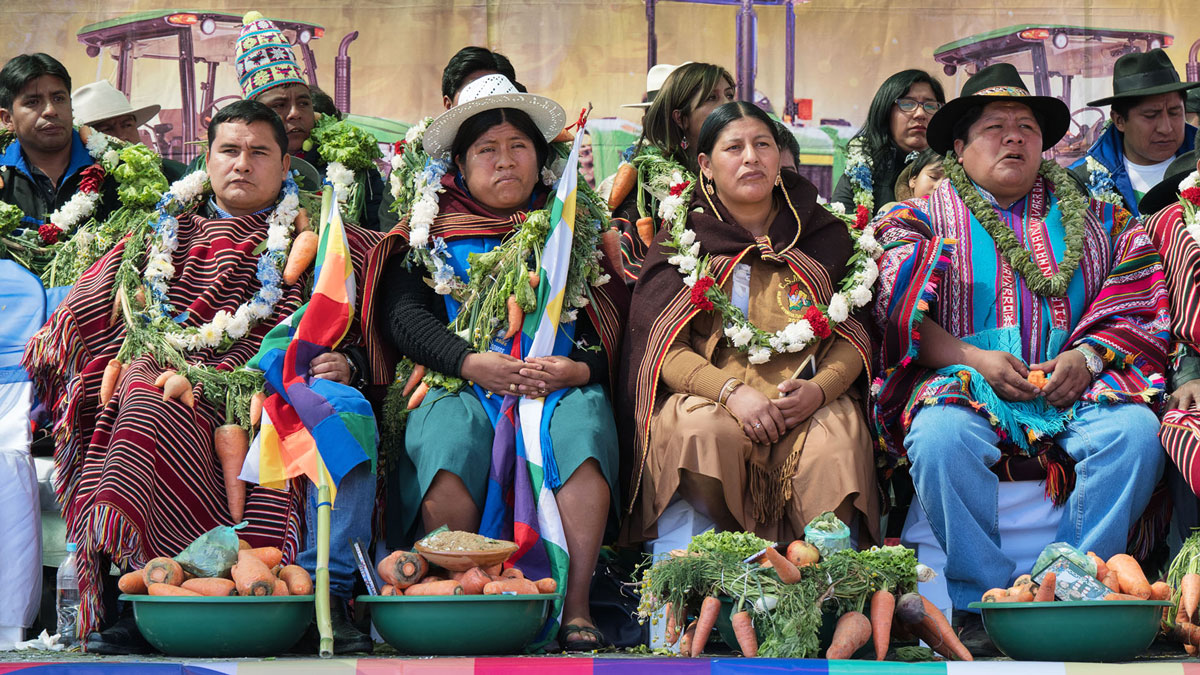 Bolivie Tarabuco dia revolución agraria collier carotte