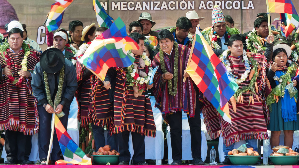 Bolivie Tarabuco dia revolución agraria evo morales whipala