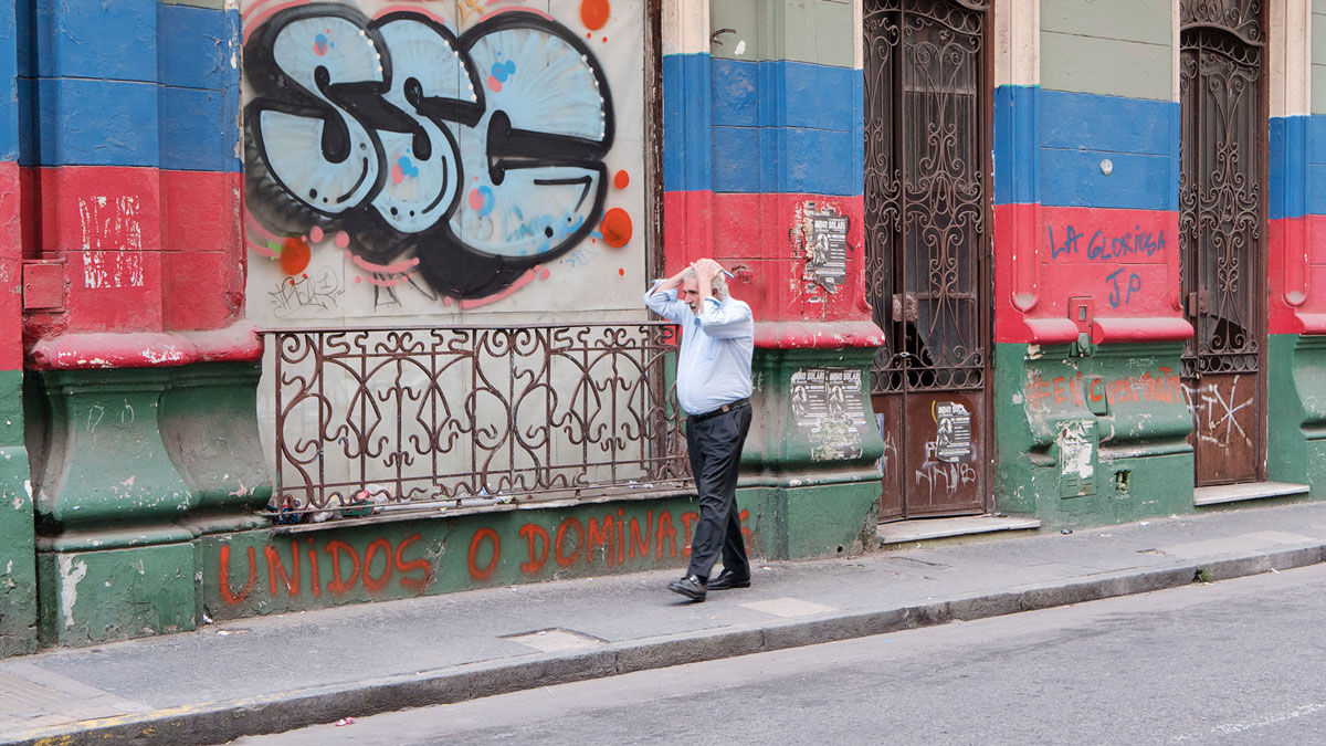 Argentine Tucuman Street Photography Homme peigne