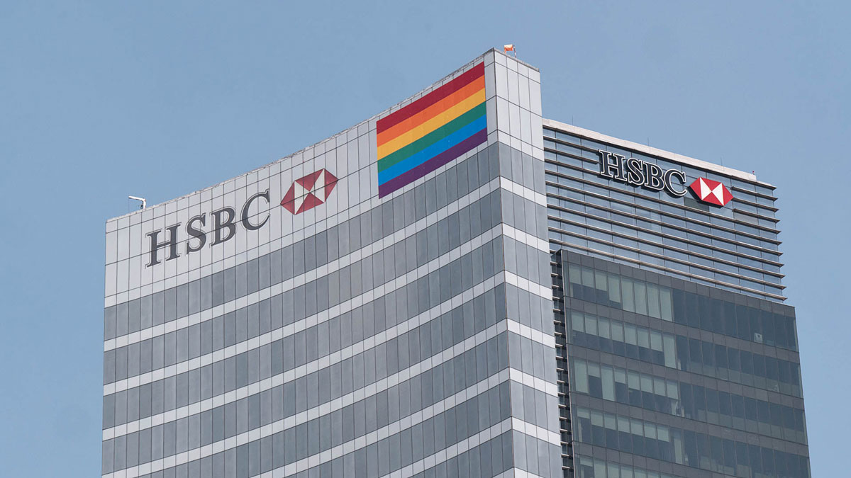 Tour HSBC avec drapeau LGBT