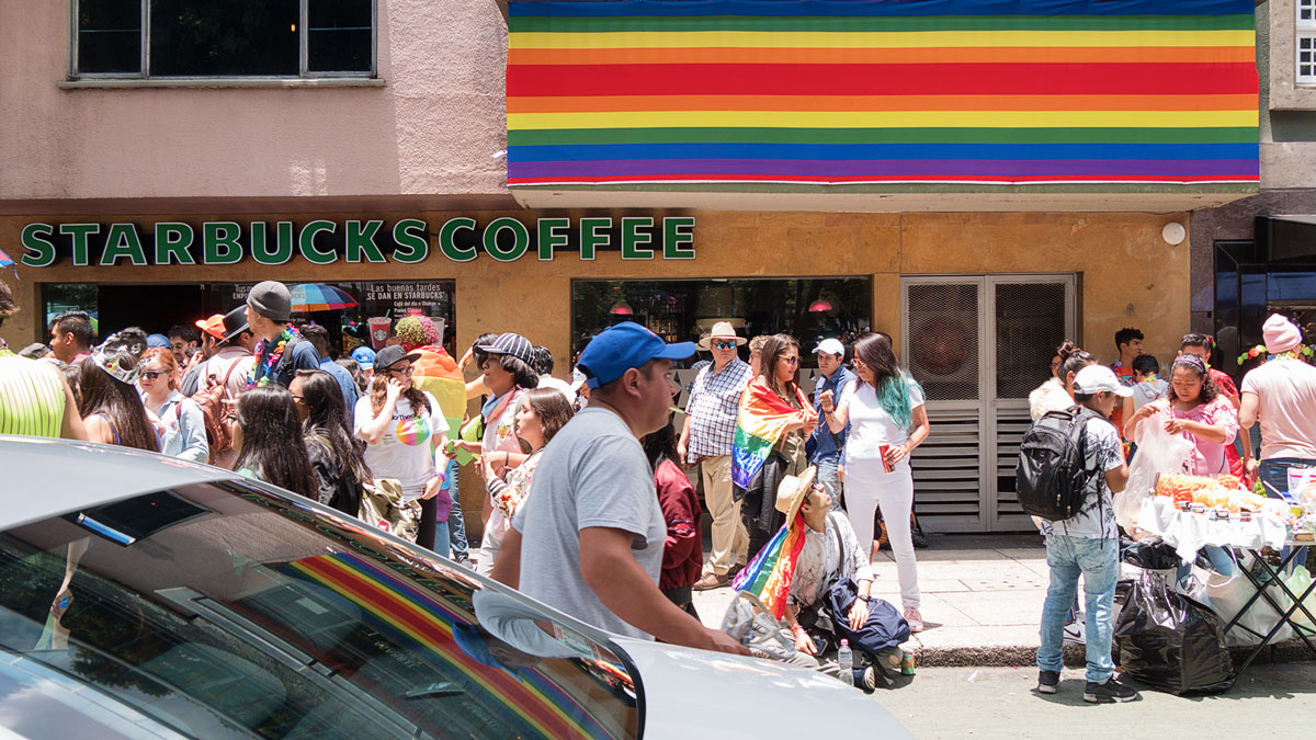 Gaypride Starbucks drapeau LGBT